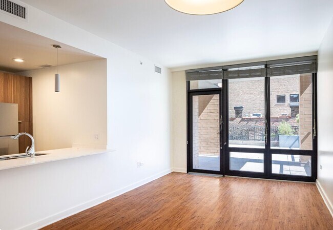 Photo - 144 W Huron St