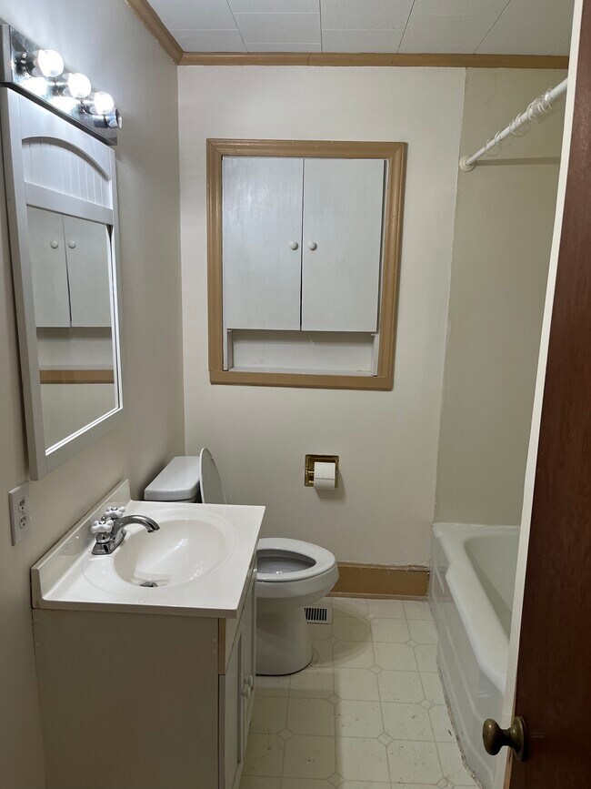 Photo - 825 Shirley Dr