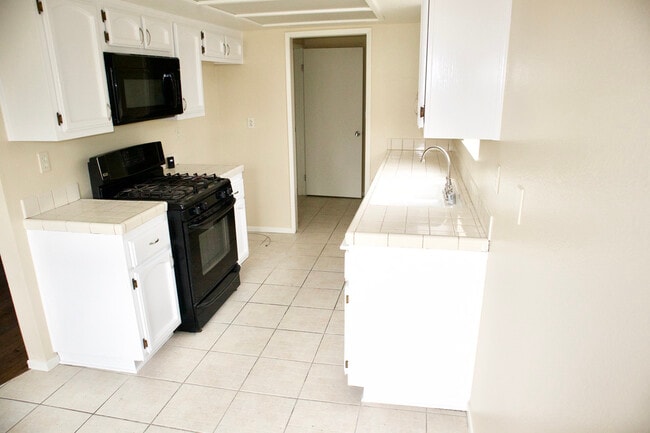 Photo - 1530 W 261st St