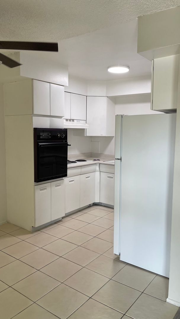 Photo - 1800-1818 Rexford Dr