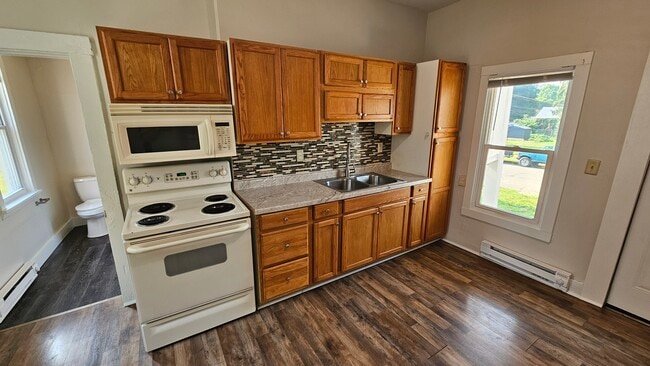 Kitchen - 238 S Maple St Unit 501 E Walnut St