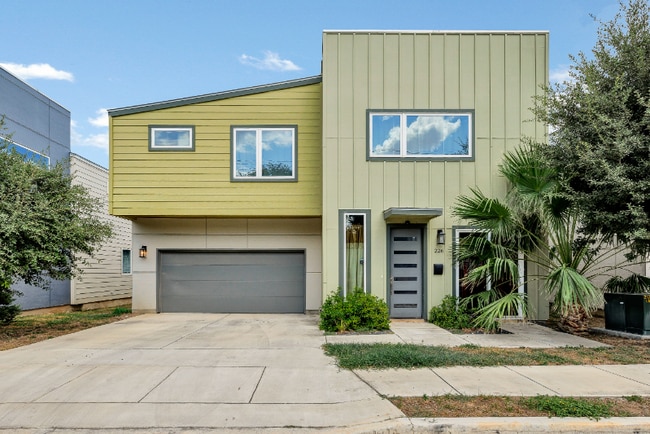 Building Photo - 226 Rainbow Dr Rental