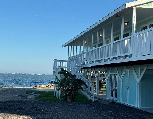 Photo - 3021 Laguna Shores Rd