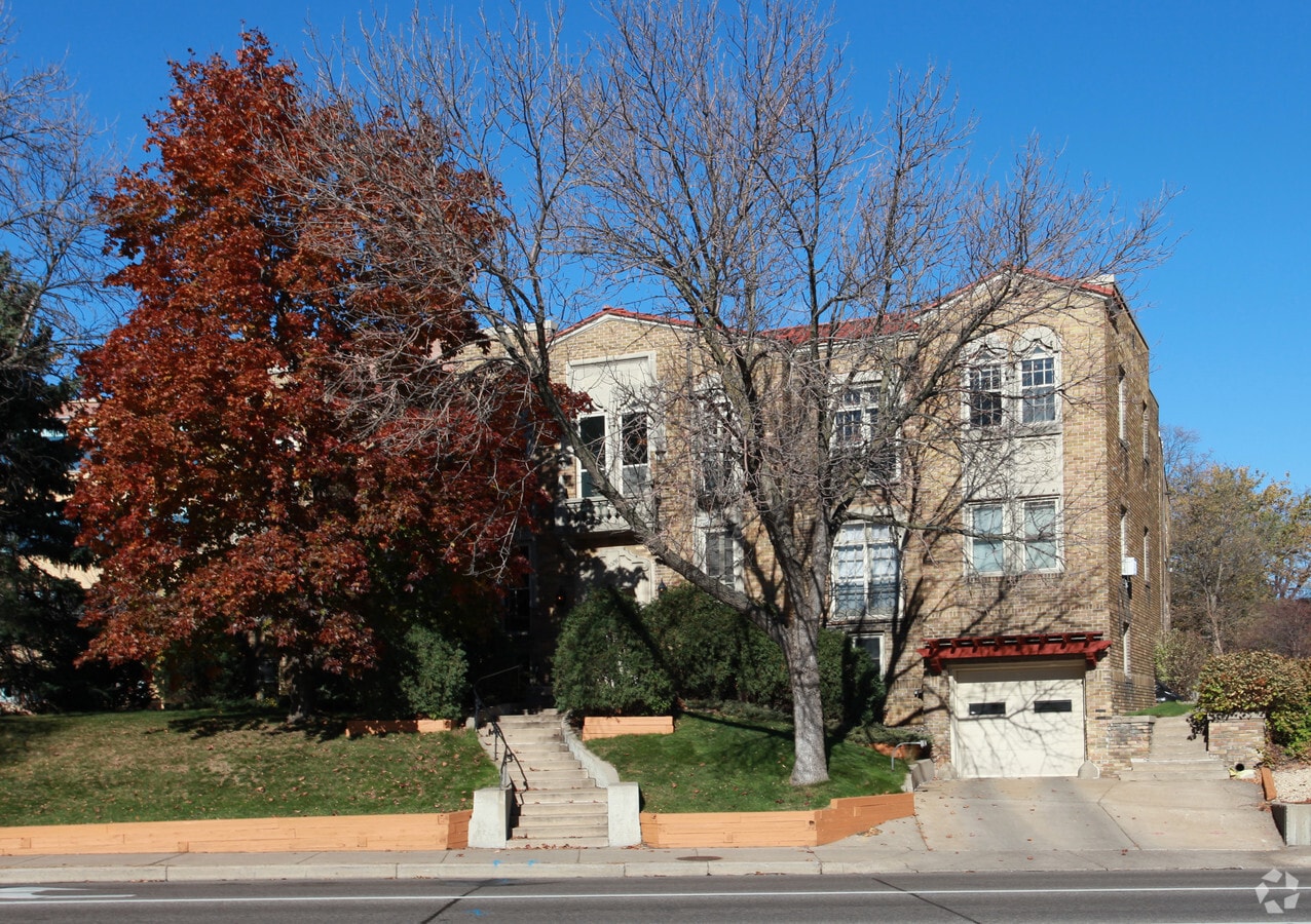 Photo - Lakeshore Arms Apartments