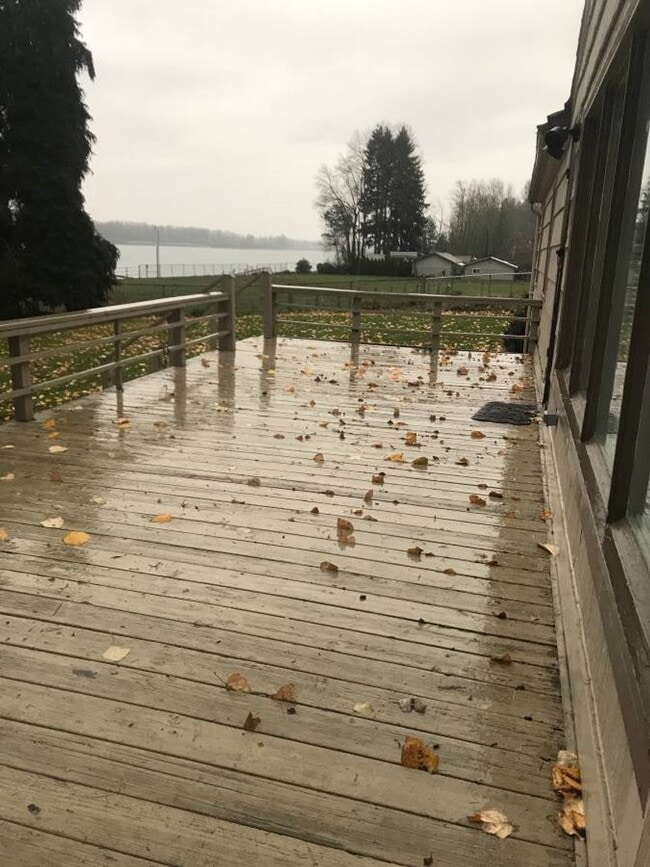 Photo - Waterfront Home on 1.5 Acres + 2 Car Garage + Fenced Yard (Vancouver – Evergreen Hwy)