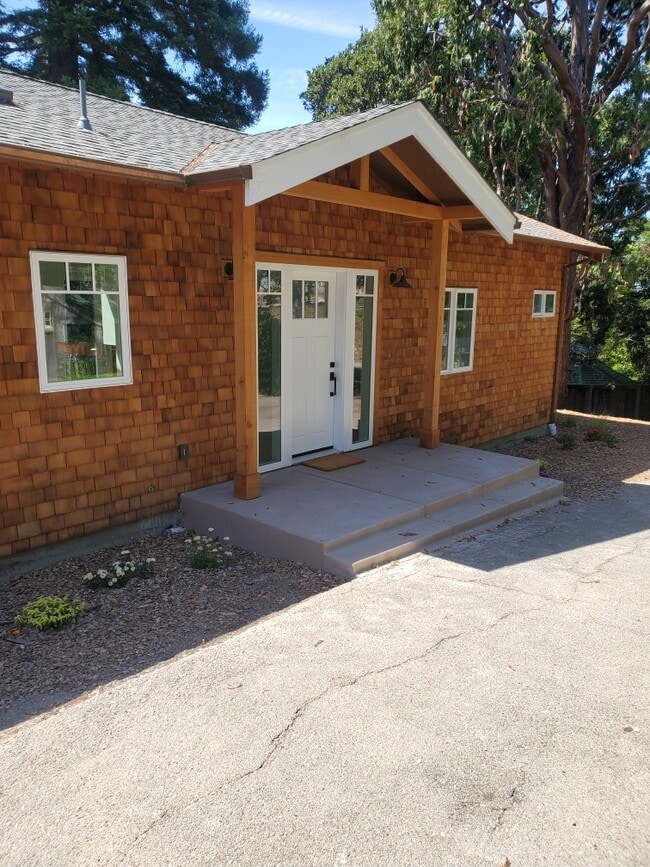 Building Photo - 54 Stratford Rd