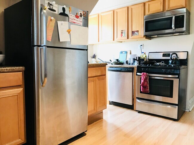 Photo - 3434 W Drummond Pl Unidad 3