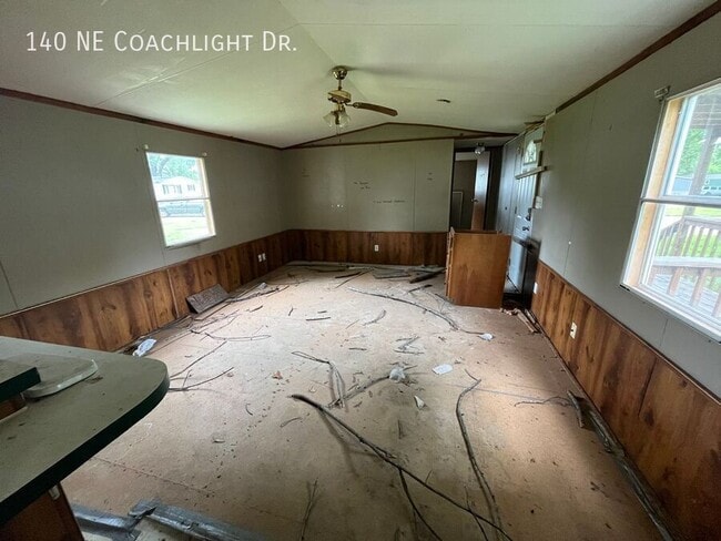 Photo - 140 Coachlight Dr