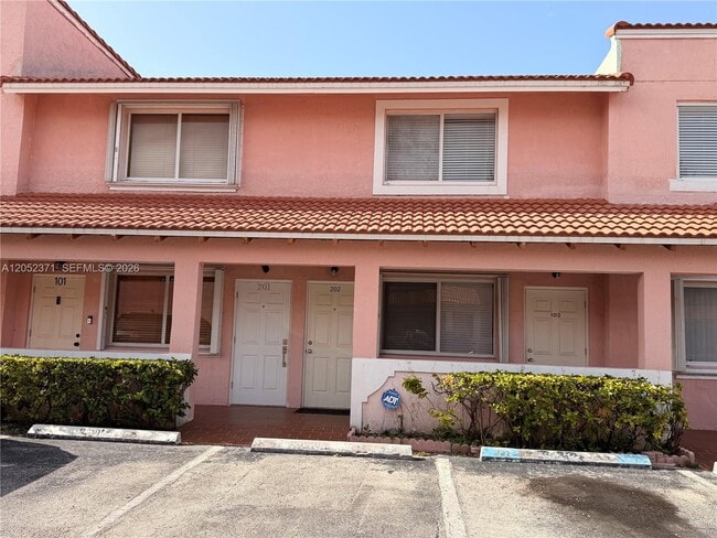 Building Photo - 8019 Lake Dr Unit 202