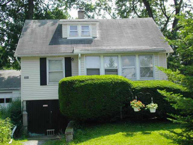 Building Photo - 221 River Meadow Dr