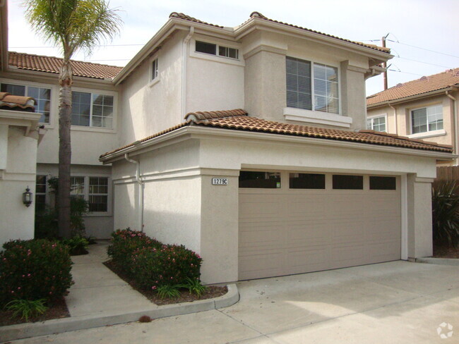 Building Photo - Great 3 Bdrm, 2.5 bath Gated Community Rental