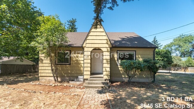 Building Photo - Bright 3BD I 1.5BA Home w/ Large Yard - SE Portland