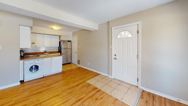 Photo - Arbor Village - 1230-1240 Emperor