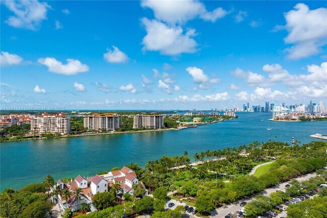Building Photo - 100 South Pointe Dr Unit 1802 Rental