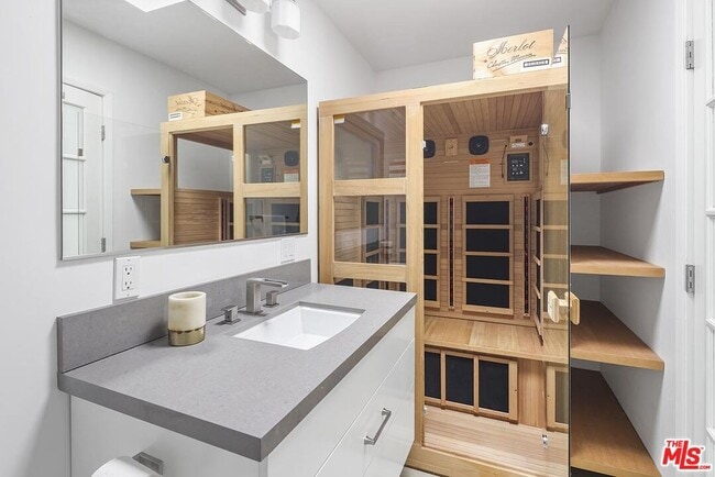 Photo - 25 Ironsides St