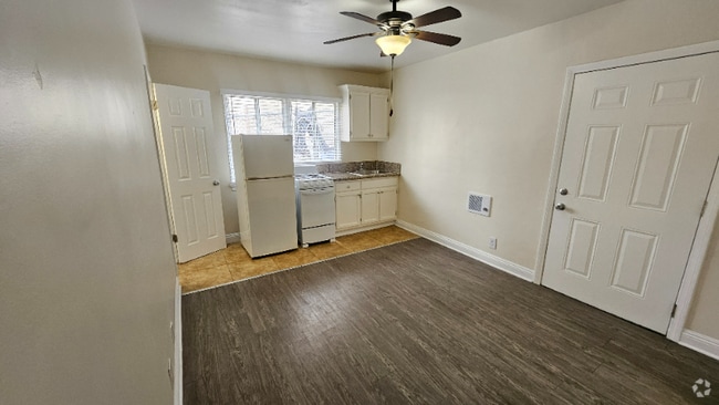 Building Photo - 527 Alexandria Ave Rental