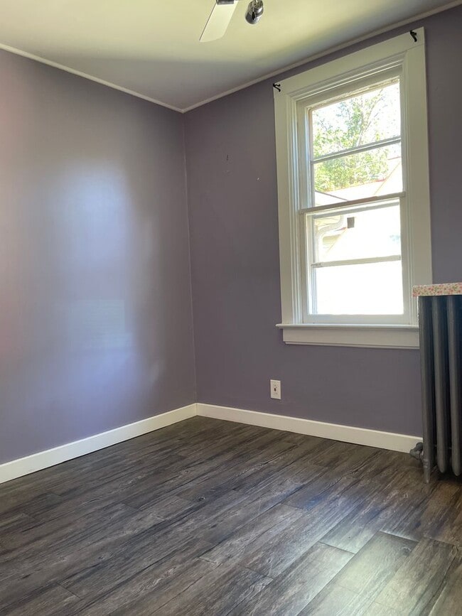 Building Photo - Five Bedroom Home in Central La Crosse