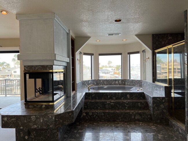 Photo - 4909 North Point