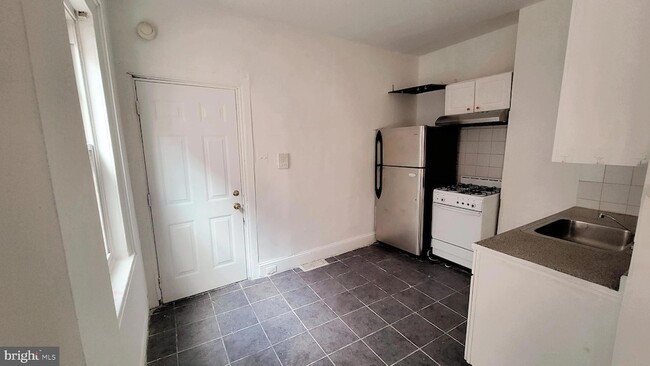 1249 Shackamaxon St Unit 1 REAR