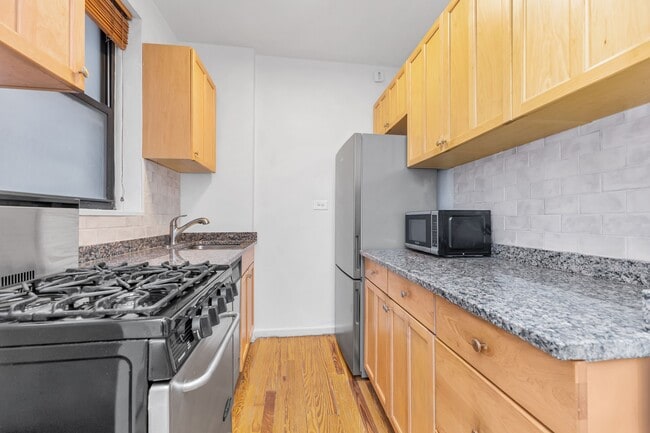 Photo - 350 E 54th St