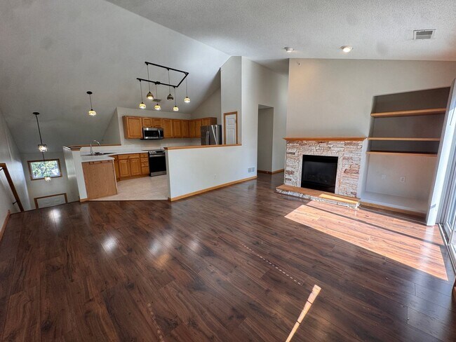 Photo - Luxurious 3 Bedroom, 2 Bathroom GORGEOUS townhome!