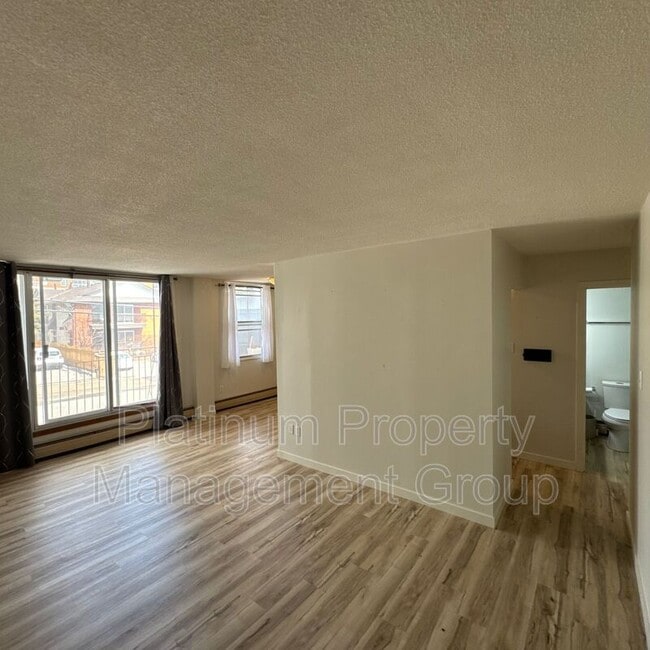 Photo - 2024-2035 35 Ave SW