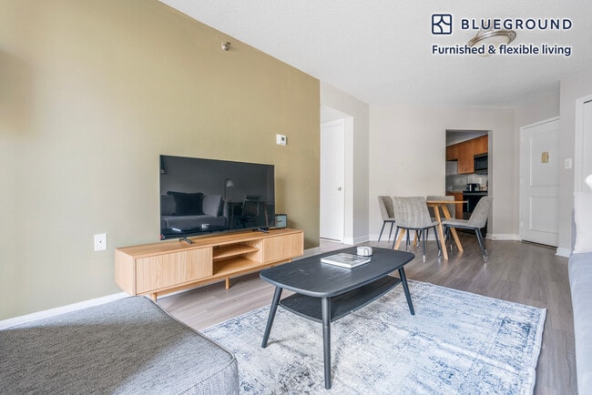 Photo - 2140 L St NW Unidad FL7-ID1123