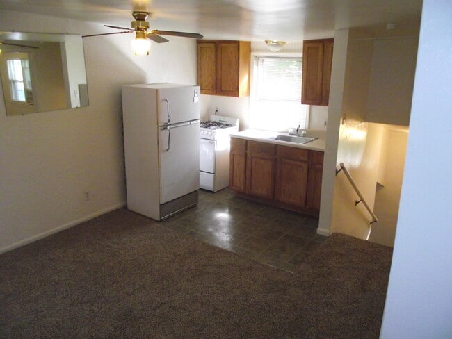 Building Photo - 212 E Saratoga St Unit Upper Flat