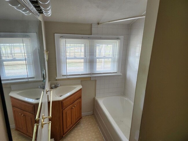 Photo - 1799 Highview Ave