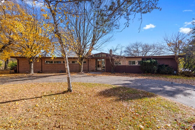 Building Photo - 4105 Riverview Dr