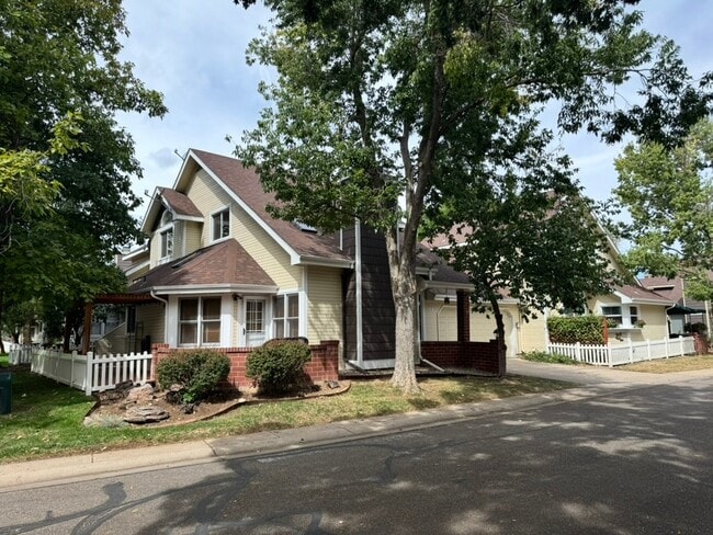 Building Photo - 1074 Cunningham Dr Unit 2