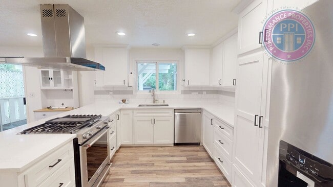 Building Photo - *MILWAUKIE!!! A GARDENER'S DELIGHT, GORGE... Rental