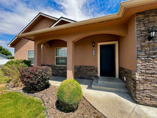 Building Photo - Non-Refundable & Security Deposit Total: $... Rental