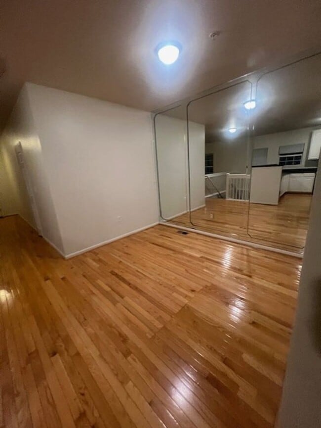 Building Photo - 1053 Maiden Ln Unit 1053