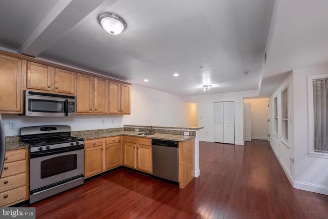 Photo - 838 S Bond St