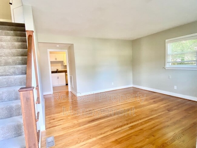 Photo - 1343 Sheppard Ave