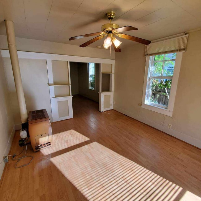 Building Photo - 407 Adams Ln