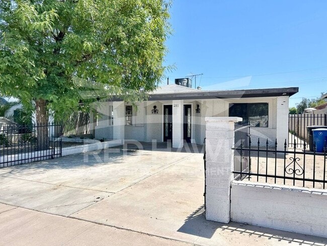 Photo - 281 S California St