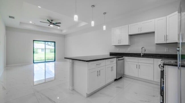 Building Photo - 4864 Golfview Blvd