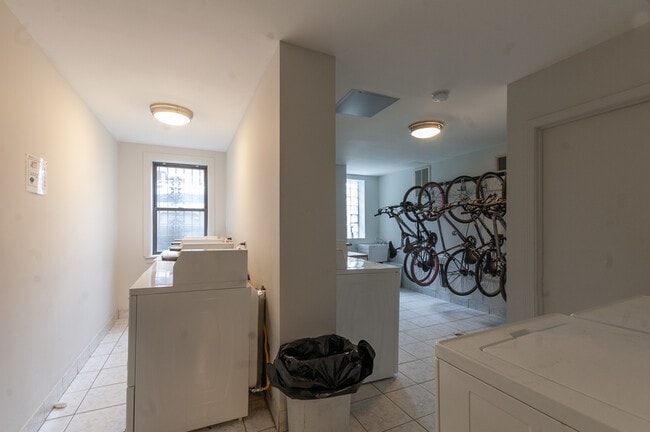 Photo - 931 W Leland Ave