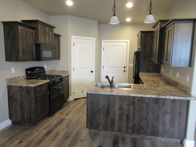 Photo - ** Move-in Discount** Newer Town home living in the heart of Cedar City!