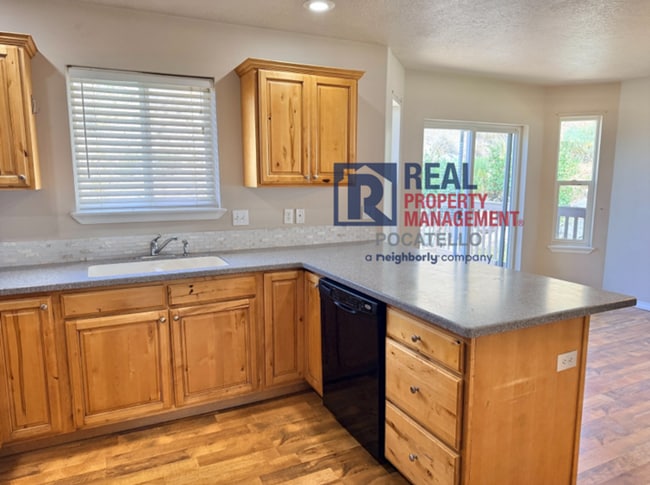 Photo - Beautiful 3 Bedroom 2.5 Bathroom Home For Rent