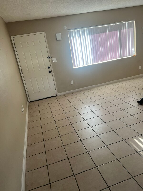 Photo - 2501 Bishop Dr Unidad 3