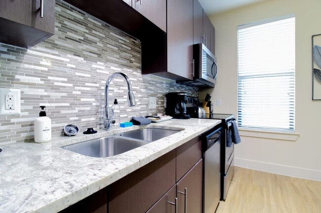 Photo - 1957 Fountain View Dr Unidad ID1391603P