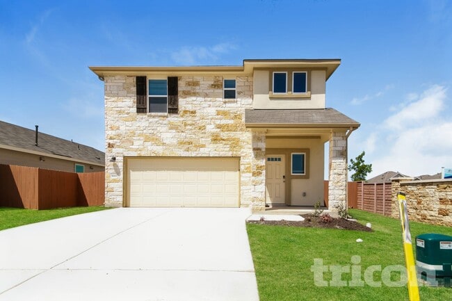 Building Photo - 5002 Saddle Clb Dr