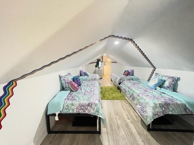 Photo - 2462 Hale Ave