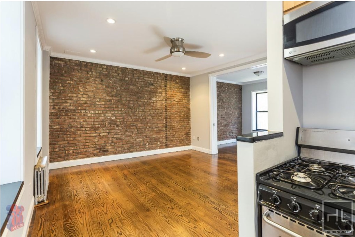 Photo - E 100TH ST. Unidad 2C