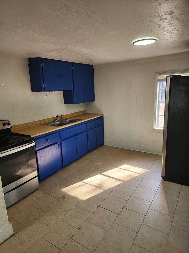 Photo - 2 Bed / 1 Bath Home for Rent – $850 (Utili...
