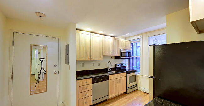 Building Photo - 507 Beacon St Unit 1 Rental