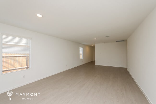 Photo - 1263 Maple St